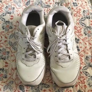 New balance tennis shoes. Gently worn